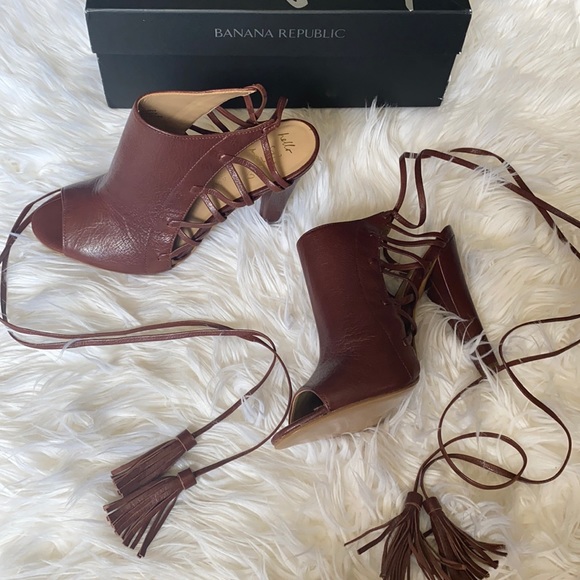 Banana Republic Shoes - Real leather lace up sandals